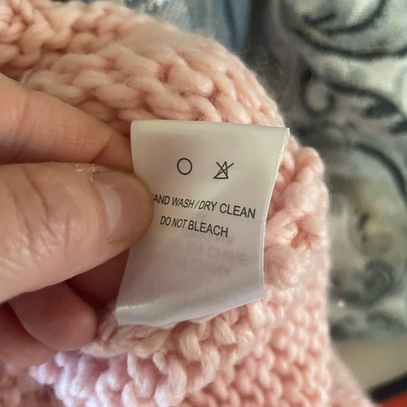 Chicwish KNIT YOUR LOVE V-NECK SWEATER Baby PINK Hearts Handmade Wool & Acrylic - Picture 12 of 12